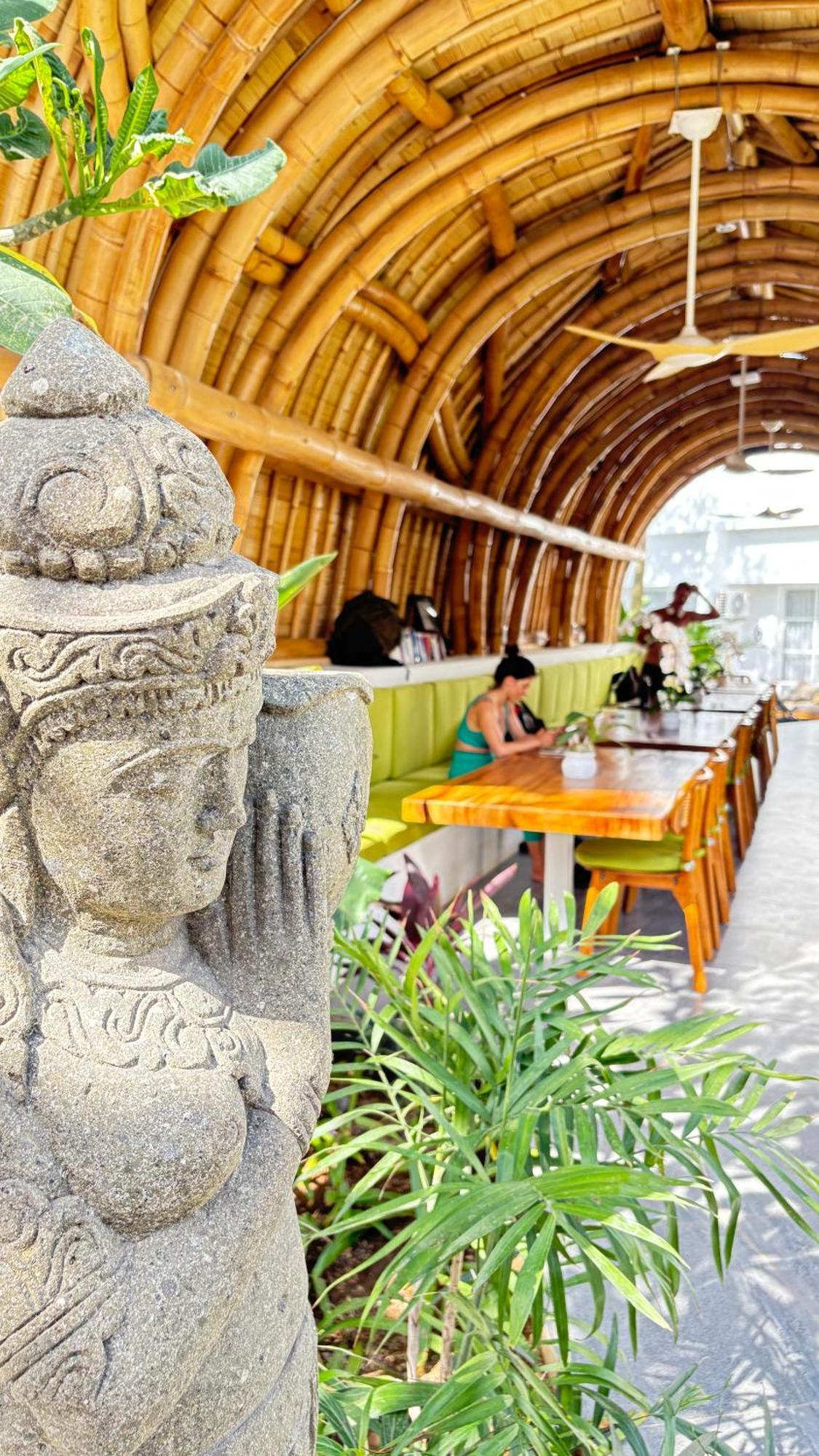 ホテル Mantra Wellness Center ウルワツ エクステリア 写真