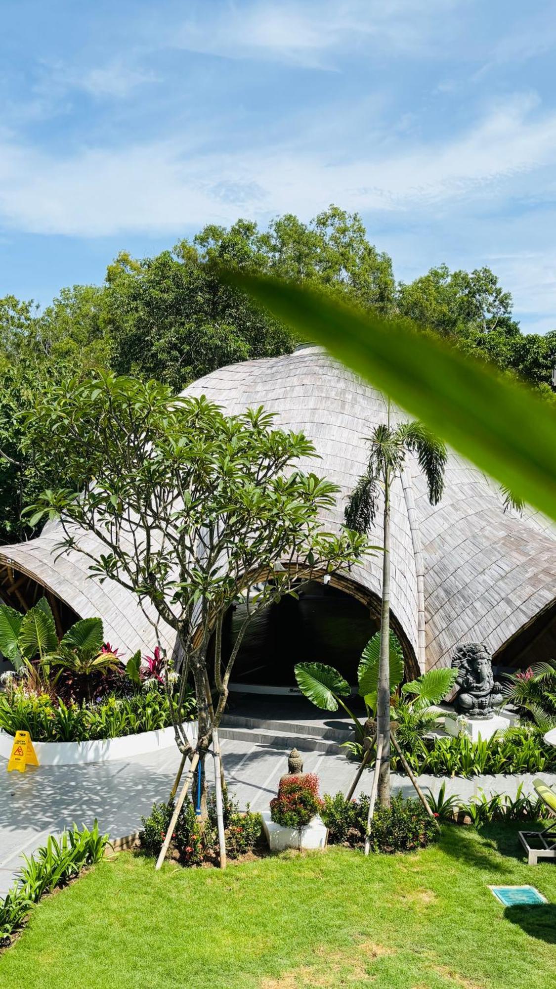 ホテル Mantra Wellness Center ウルワツ エクステリア 写真